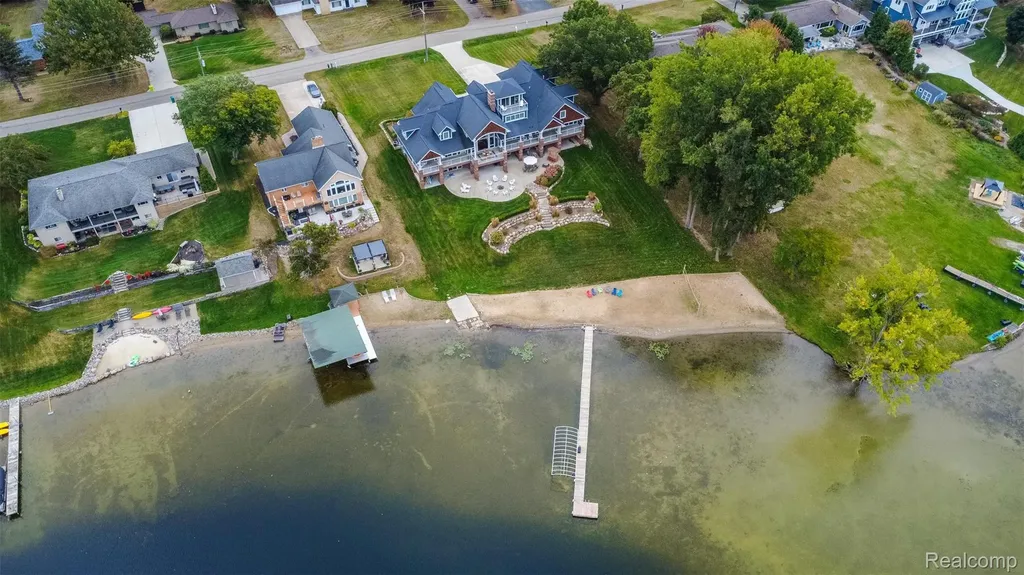 302 Tanview Drive Oxford Charter Township MI 48371