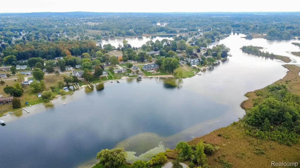 302 Tanview Drive Oxford Charter Township MI 48371