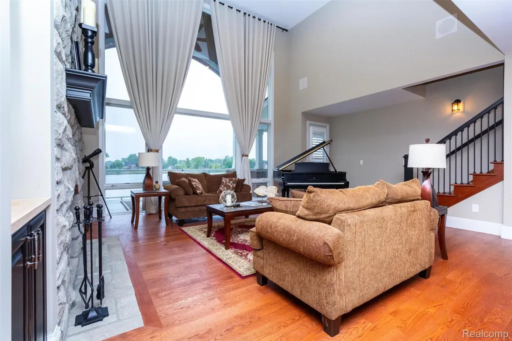302 Tanview Drive Oxford Charter Township MI 48371