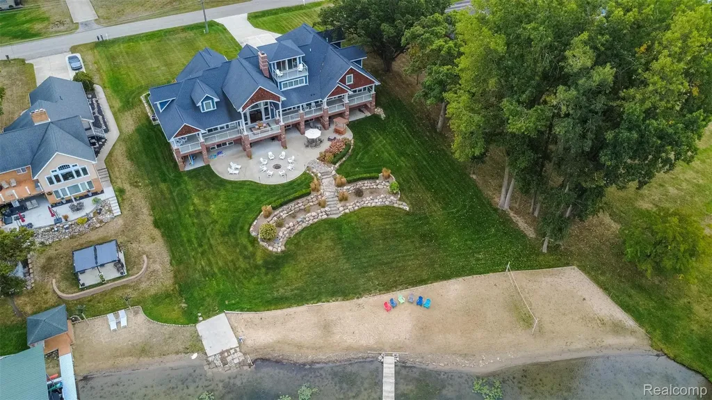 302 Tanview Drive Oxford Charter Township MI 48371