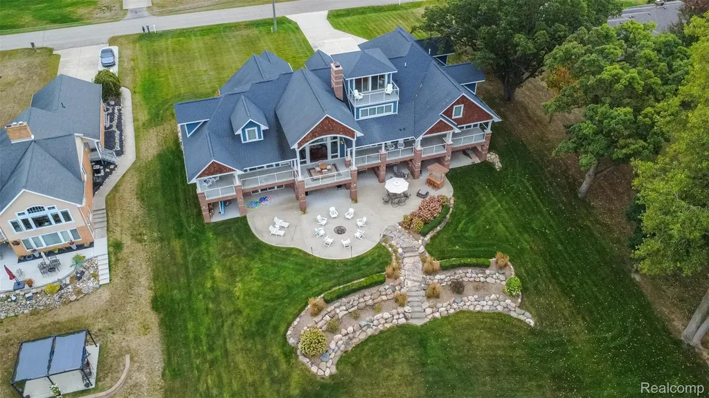 302 Tanview Drive Oxford Charter Township MI 48371