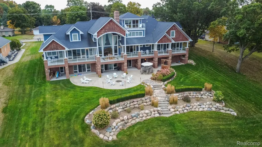 302 Tanview Drive Oxford Charter Township MI 48371