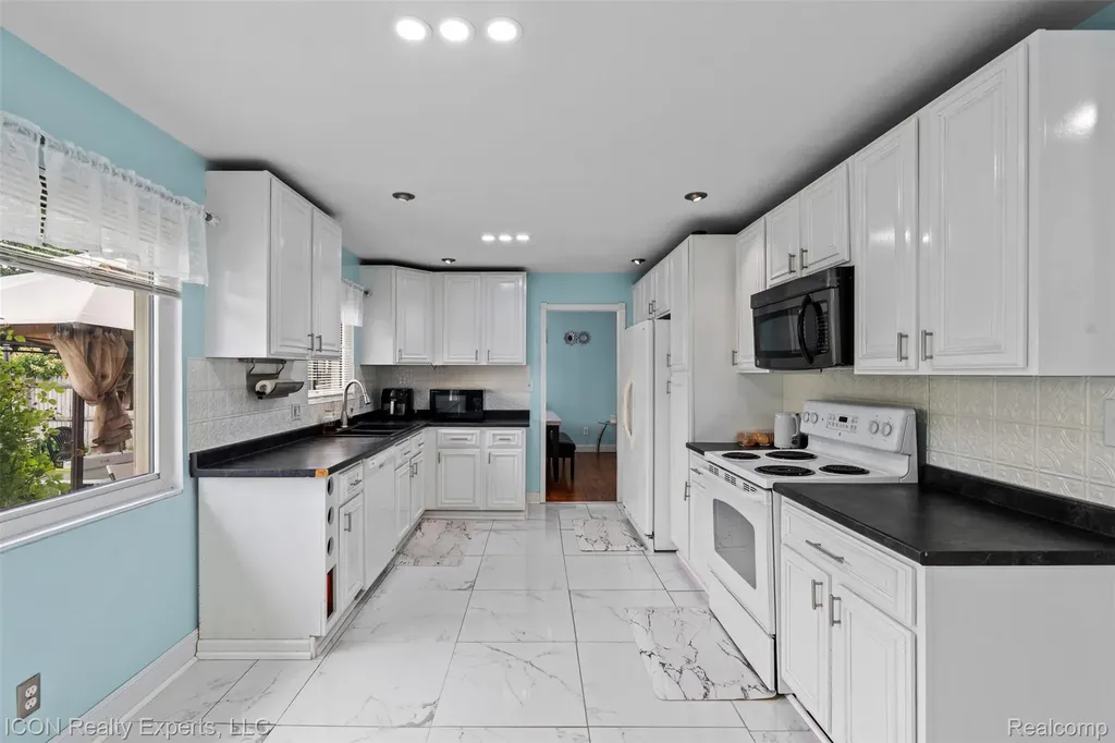 42153 Mac Rae Drive Sterling Heights City MI 48313