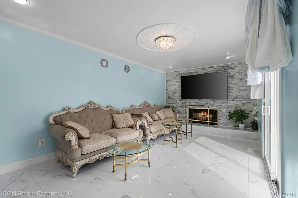 42153 Mac Rae Drive Sterling Heights City MI 48313