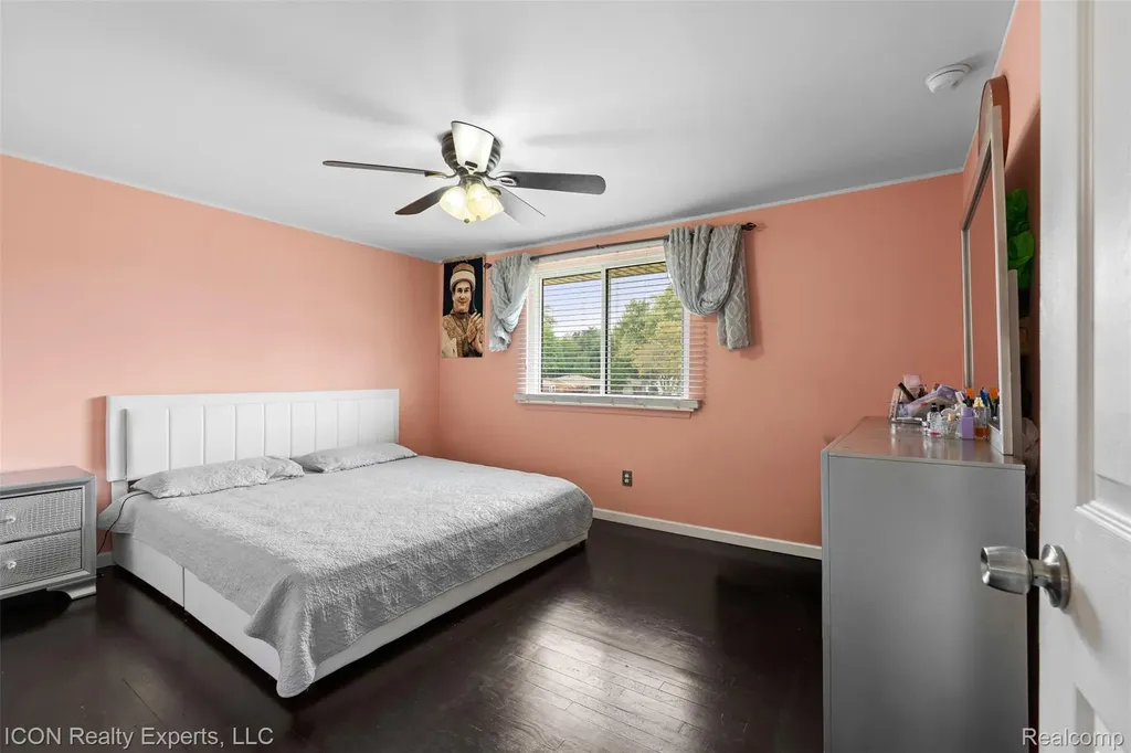42153 Mac Rae Drive Sterling Heights City MI 48313