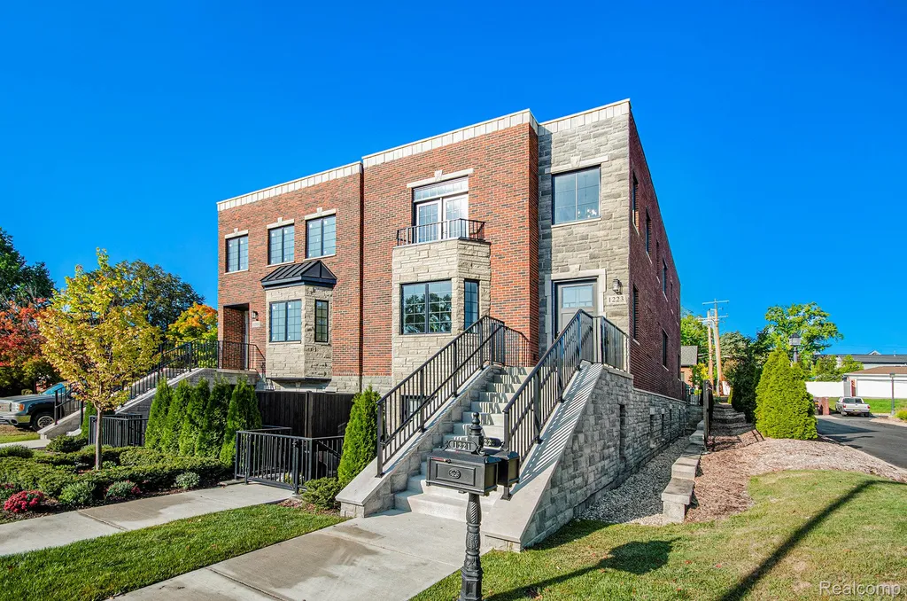 1223 N Main Street Rochester City MI 48307