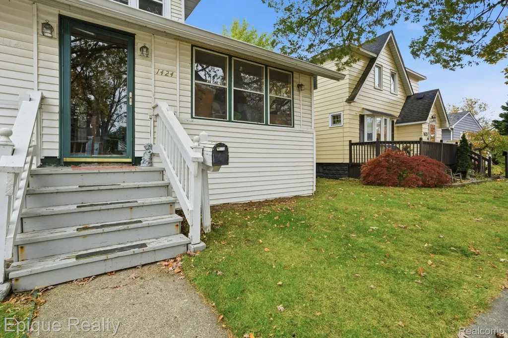 1424 19th Street Port Huron City MI 48060