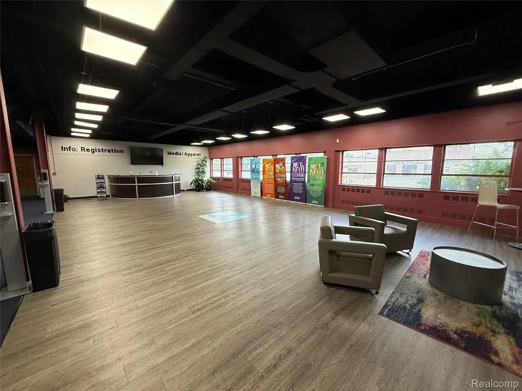 10421 W 7 Mile Road Detroit City MI 48221
