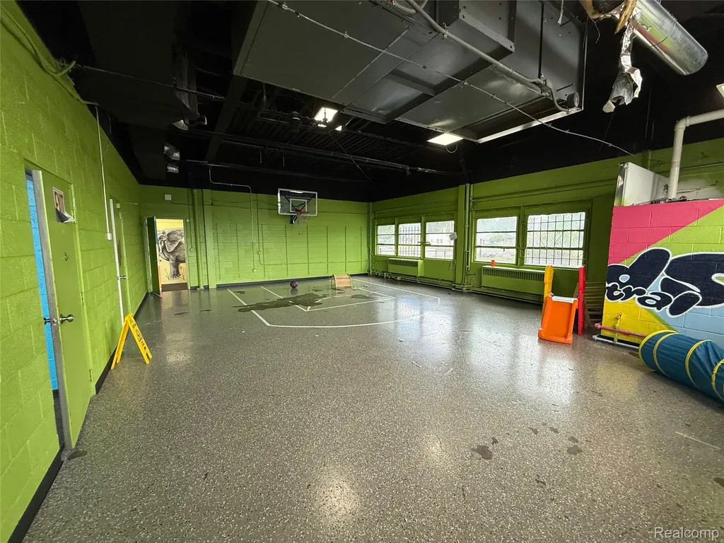 10421 W 7 Mile Road Detroit City MI 48221