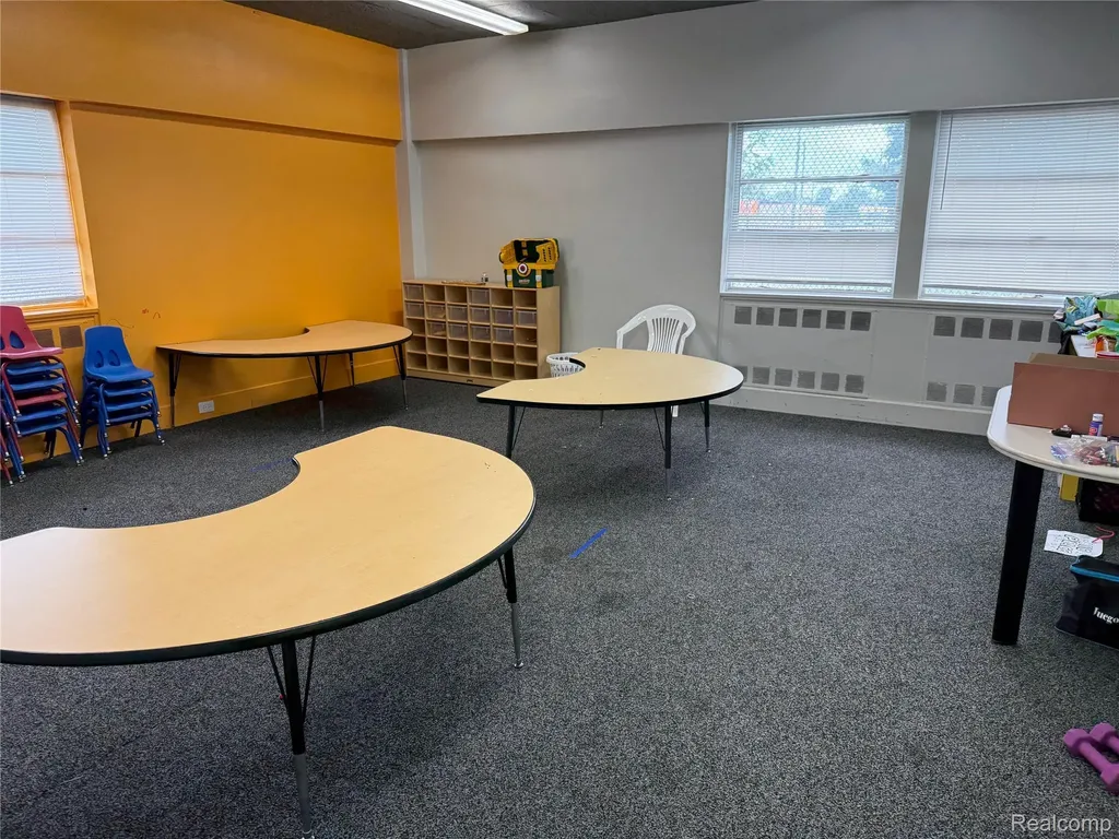 10421 W 7 Mile Road Detroit City MI 48221