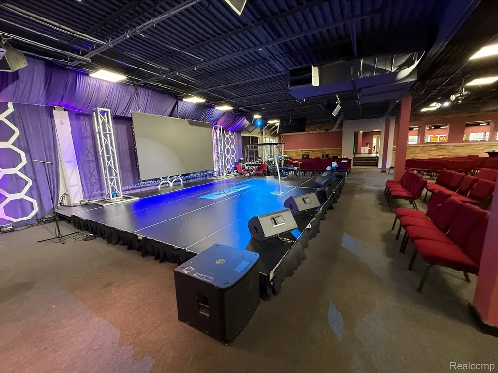 10421 W 7 Mile Road Detroit City MI 48221