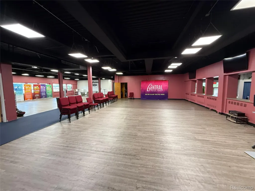 10421 W 7 Mile Road Detroit City MI 48221