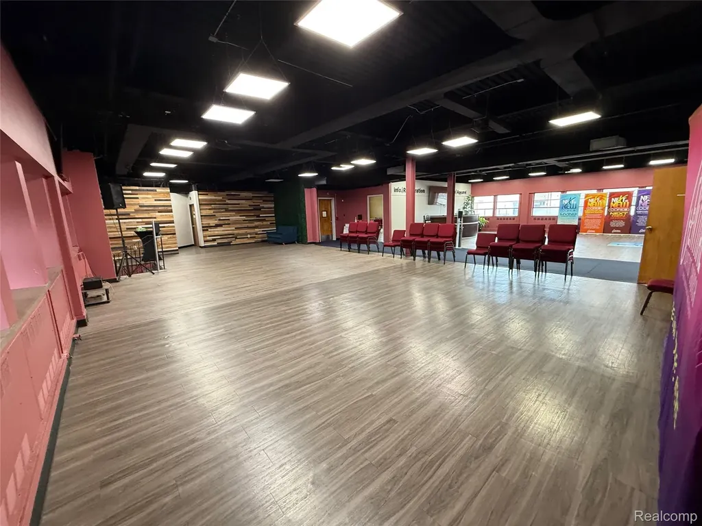 10421 W 7 Mile Road Detroit City MI 48221