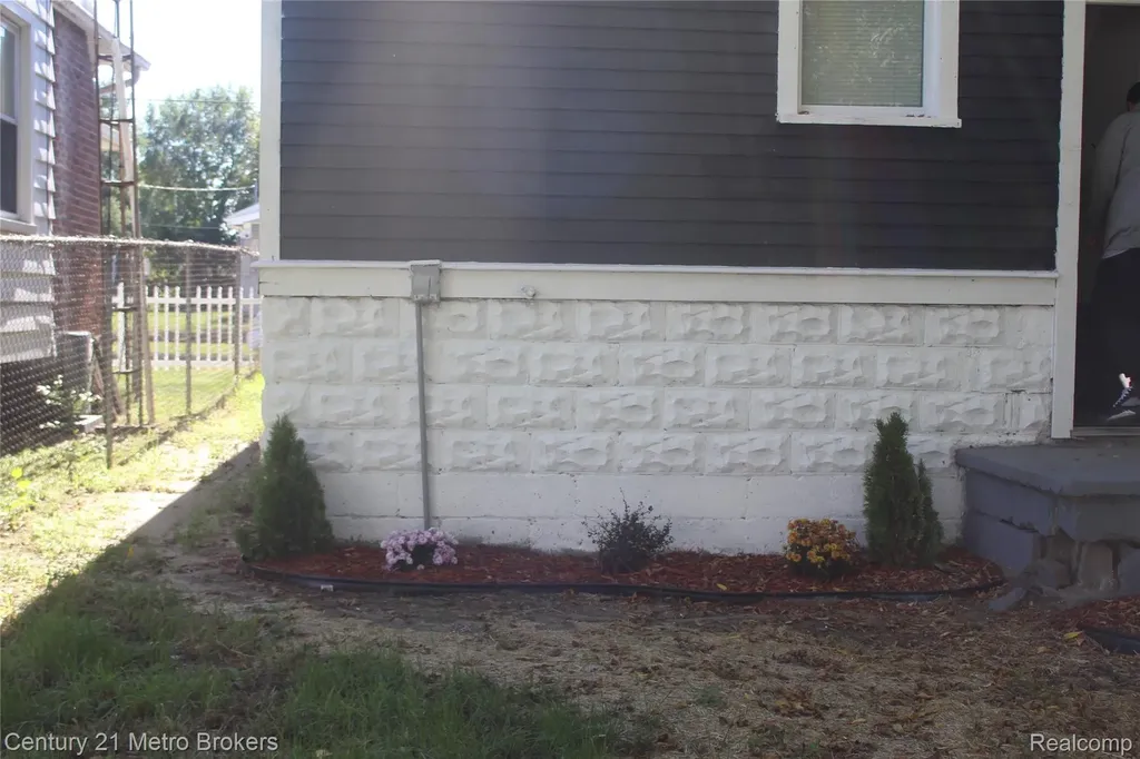 115 Livingston Drive E Flint City MI 48503