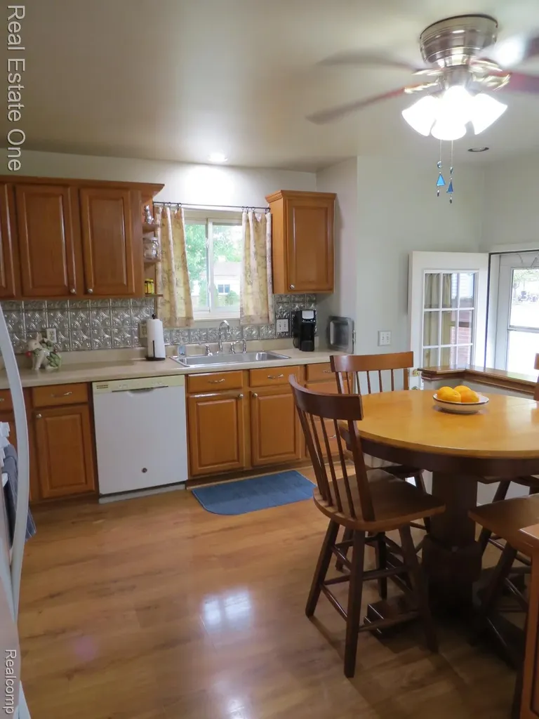 15742 Kennebec Street Southgate City MI 48195
