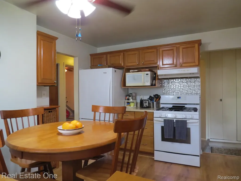15742 Kennebec Street Southgate City MI 48195
