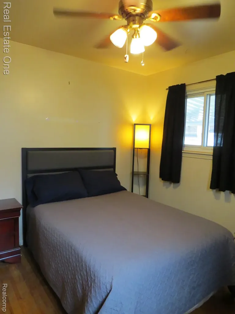 15742 Kennebec Street Southgate City MI 48195