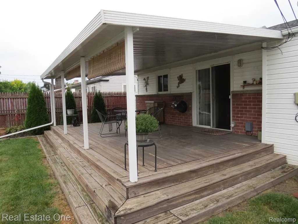 15742 Kennebec Street Southgate City MI 48195