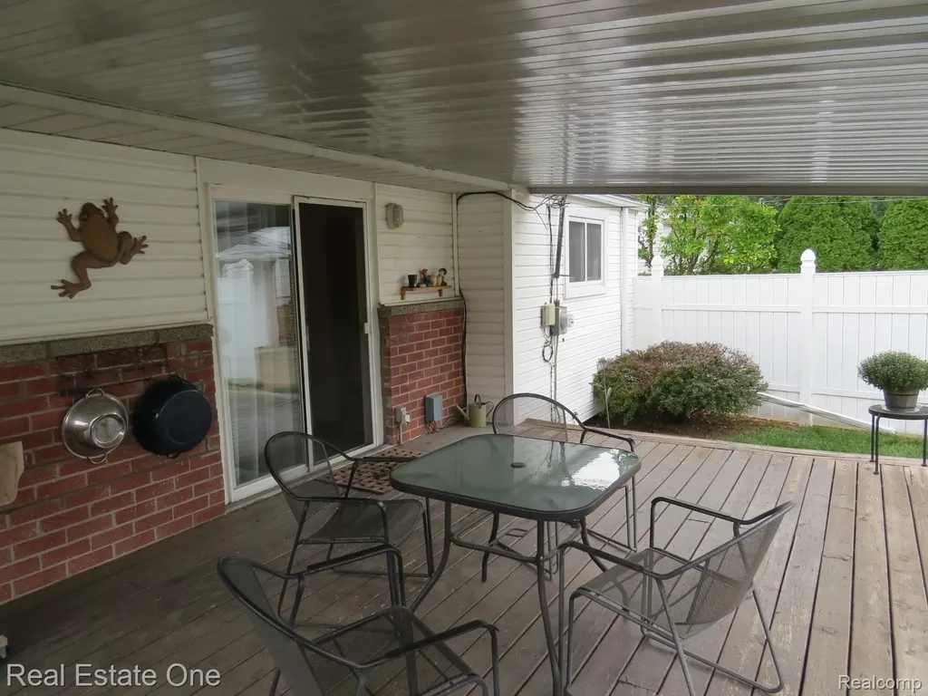 15742 Kennebec Street Southgate City MI 48195