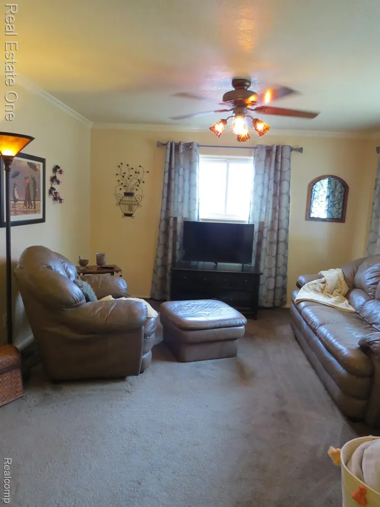 15742 Kennebec Street Southgate City MI 48195