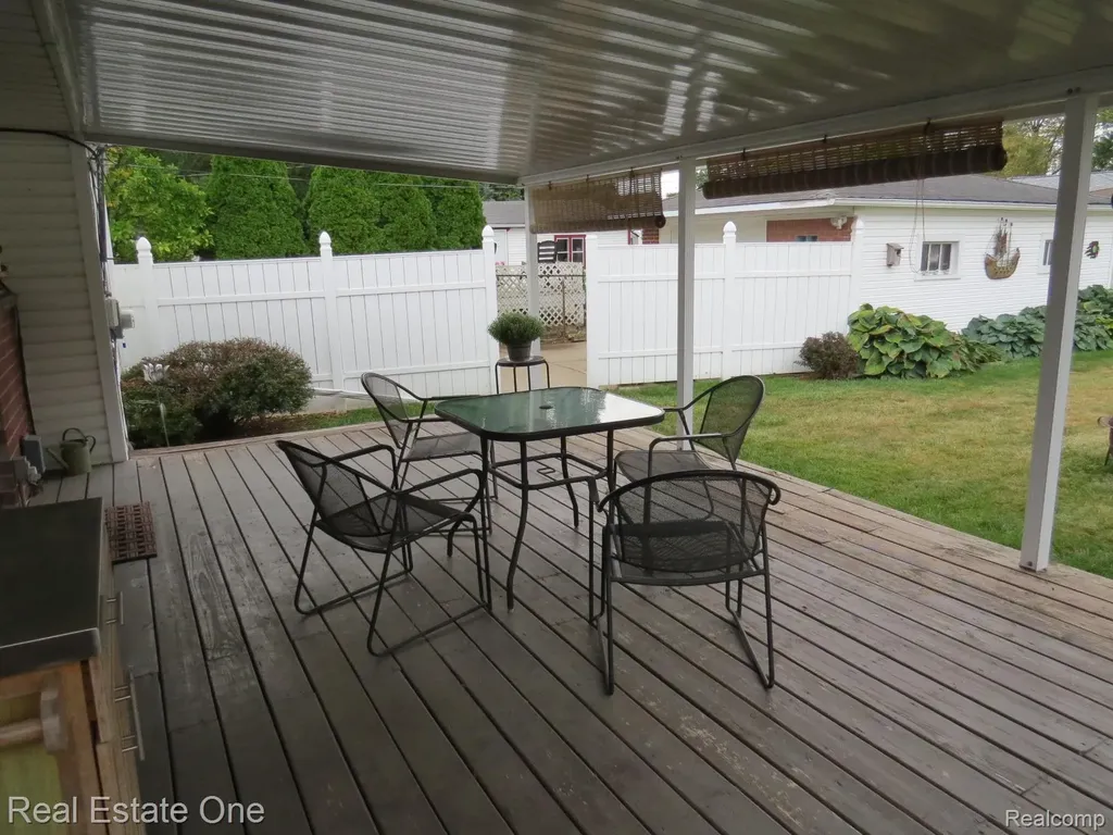 15742 Kennebec Street Southgate City MI 48195