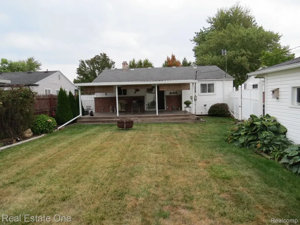 15742 Kennebec Street Southgate City MI 48195