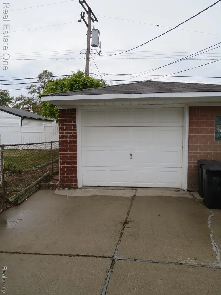15742 Kennebec Street Southgate City MI 48195