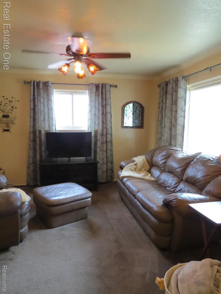 15742 Kennebec Street Southgate City MI 48195