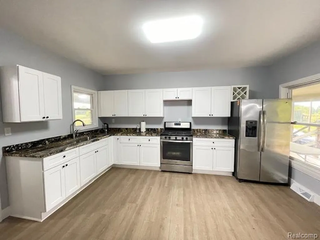 2753 E Snover Road Mayville Village MI 48744