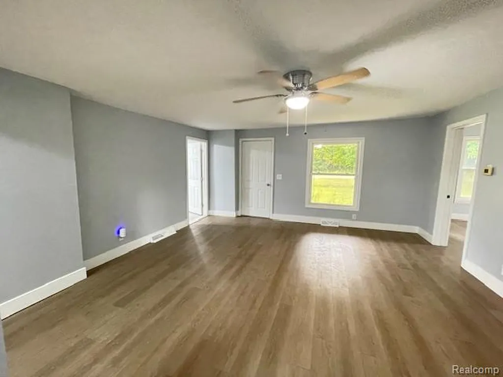2753 E Snover Road Mayville Village MI 48744