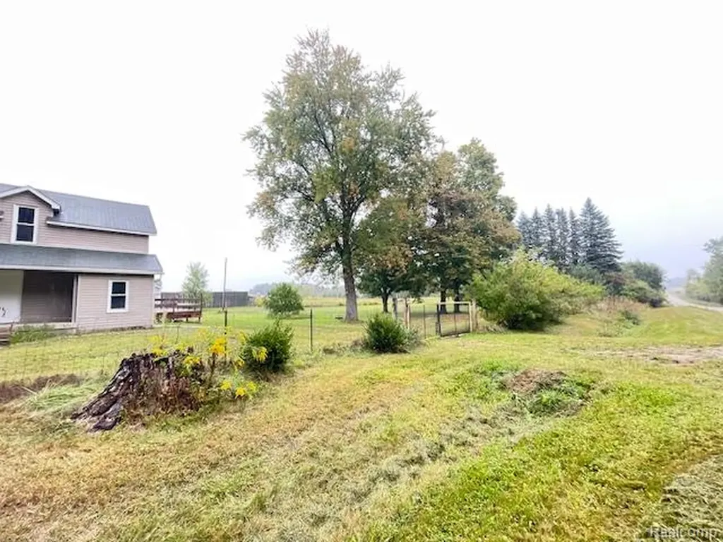 2753 E Snover Road Mayville Village MI 48744