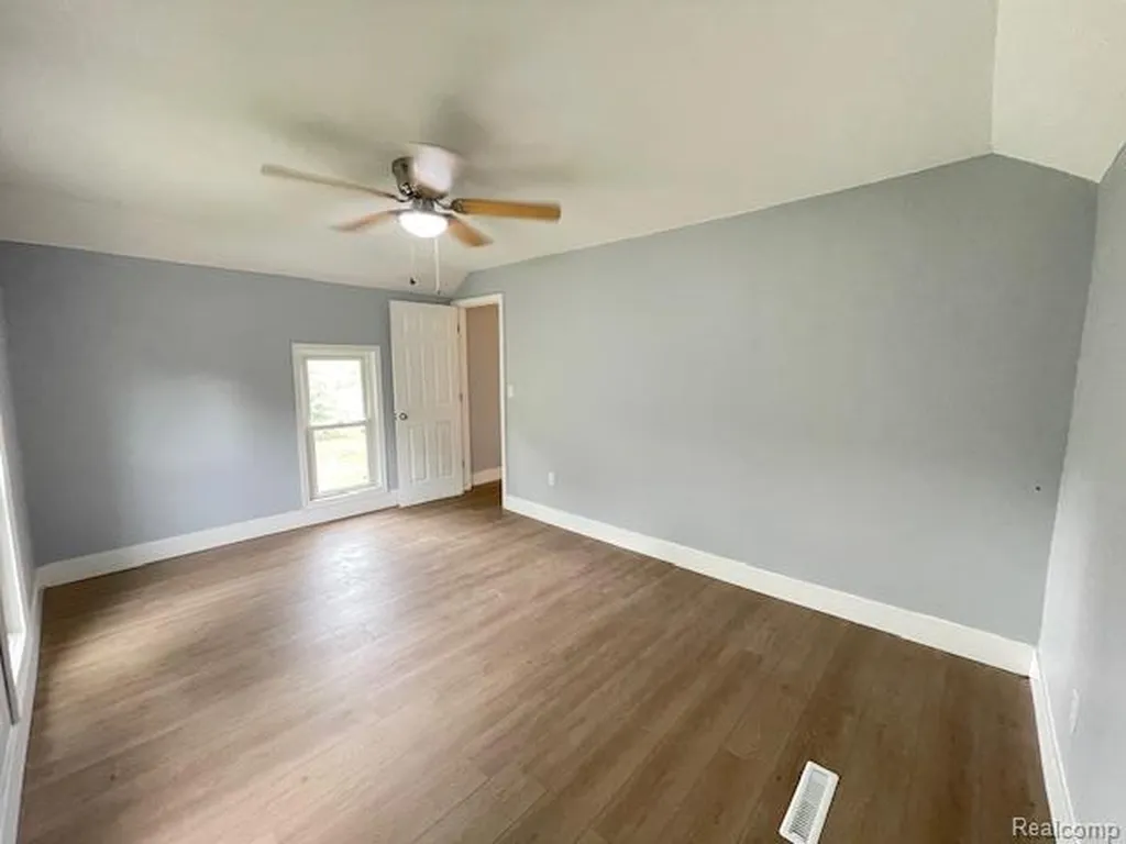 2753 E Snover Road Mayville Village MI 48744