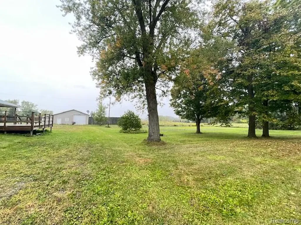 2753 E Snover Road Mayville Village MI 48744