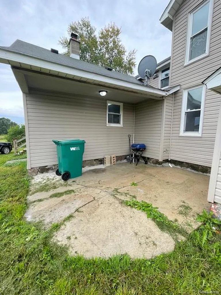 2753 E Snover Road Mayville Village MI 48744