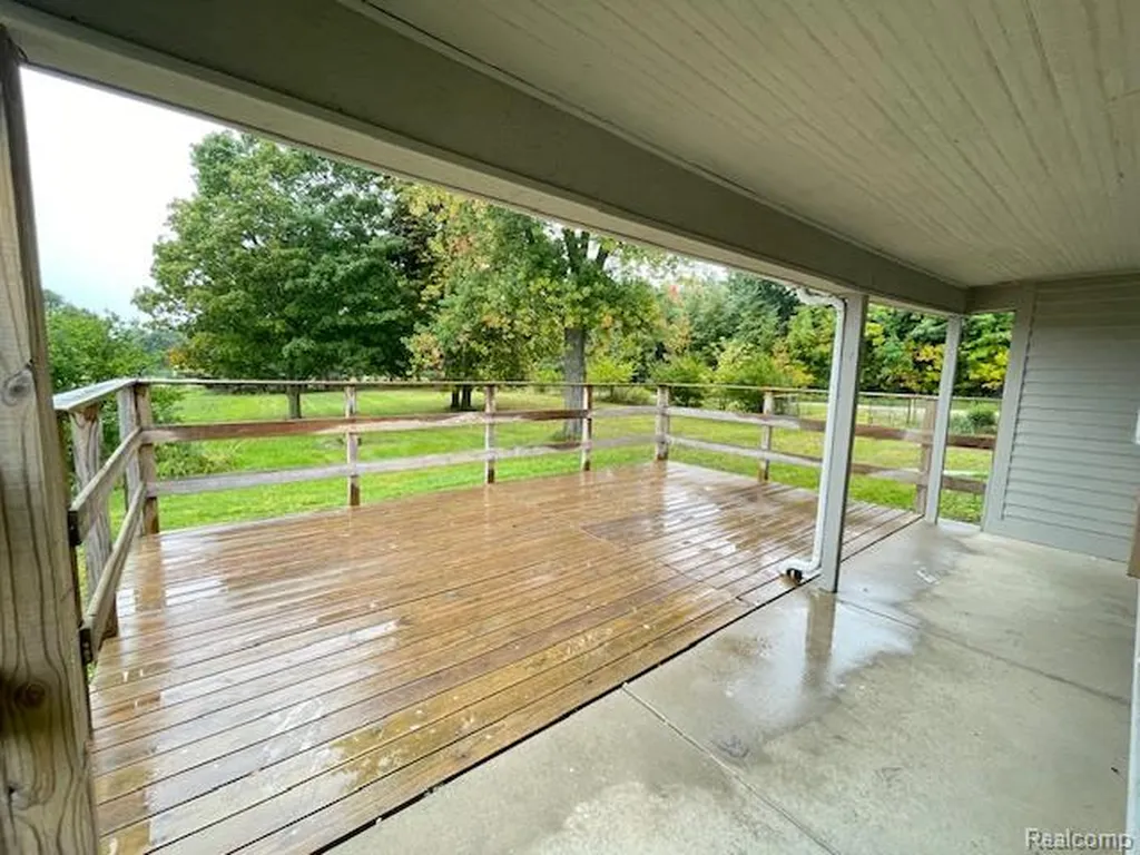 2753 E Snover Road Mayville Village MI 48744