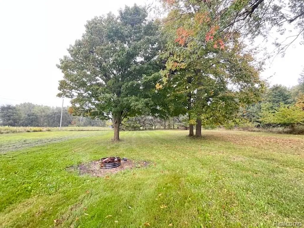 2753 E Snover Road Mayville Village MI 48744