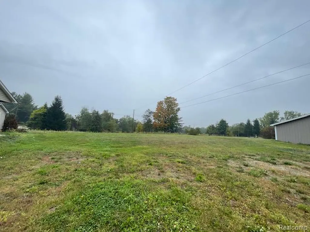 2753 E Snover Road Mayville Village MI 48744