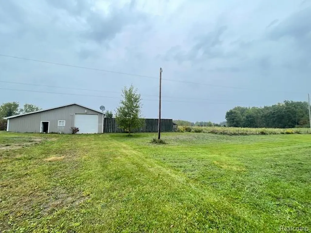 2753 E Snover Road Mayville Village MI 48744