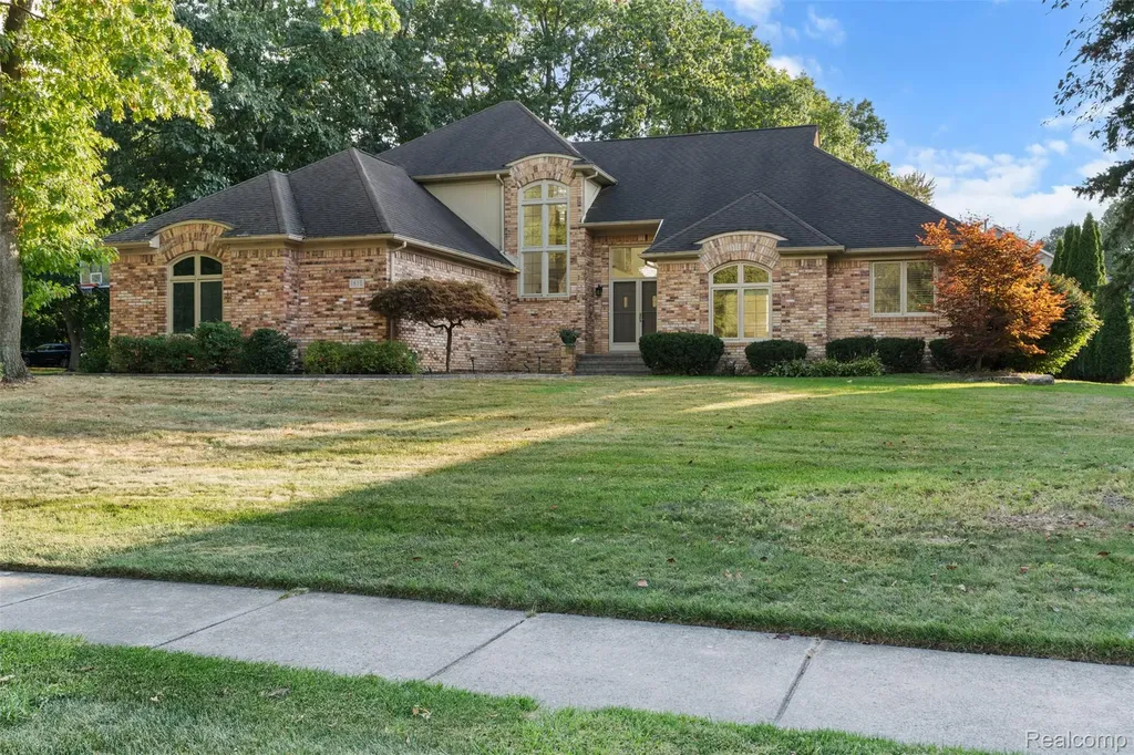 1615 Redbud Drive Troy City MI 48098