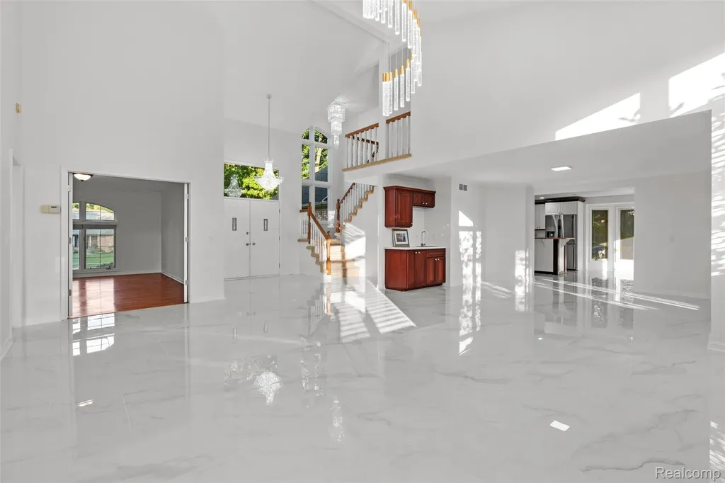 1615 Redbud Drive Troy City MI 48098