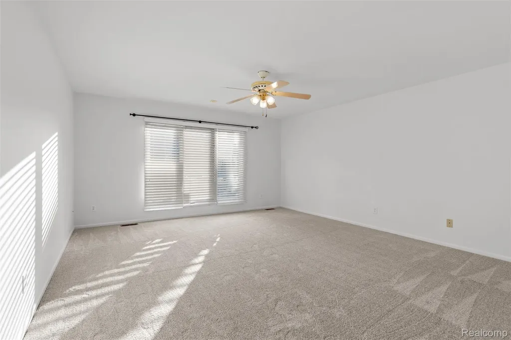 1615 Redbud Drive Troy City MI 48098