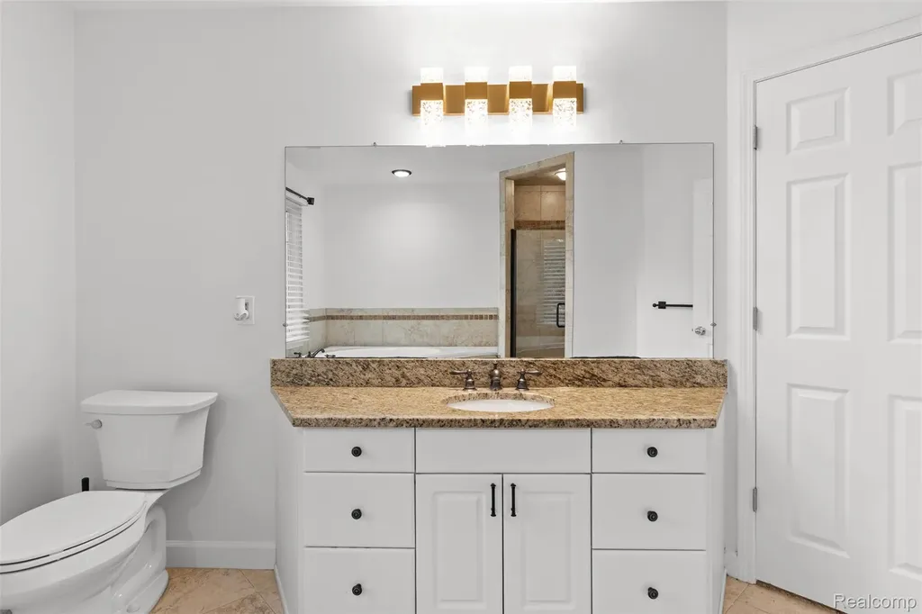 1615 Redbud Drive Troy City MI 48098