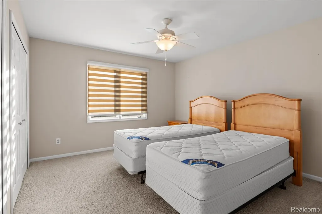 1615 Redbud Drive Troy City MI 48098