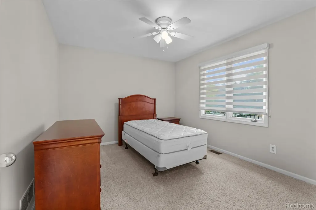 1615 Redbud Drive Troy City MI 48098