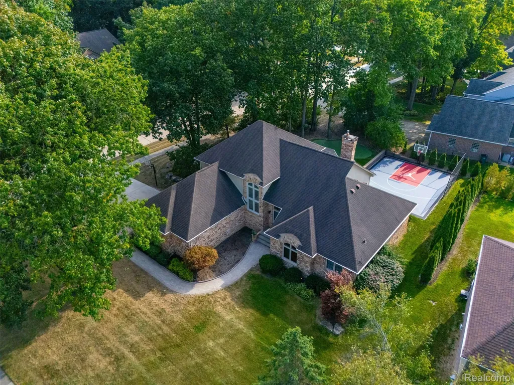 1615 Redbud Drive Troy City MI 48098