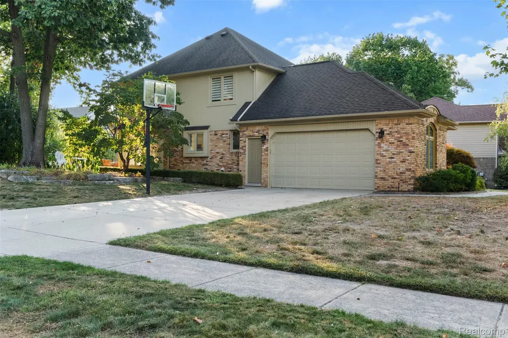 1615 Redbud Drive Troy City MI 48098