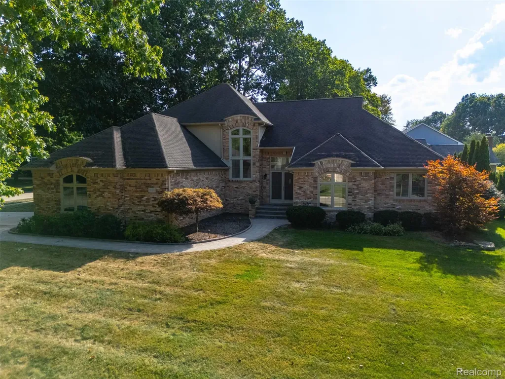 1615 Redbud Drive Troy City MI 48098