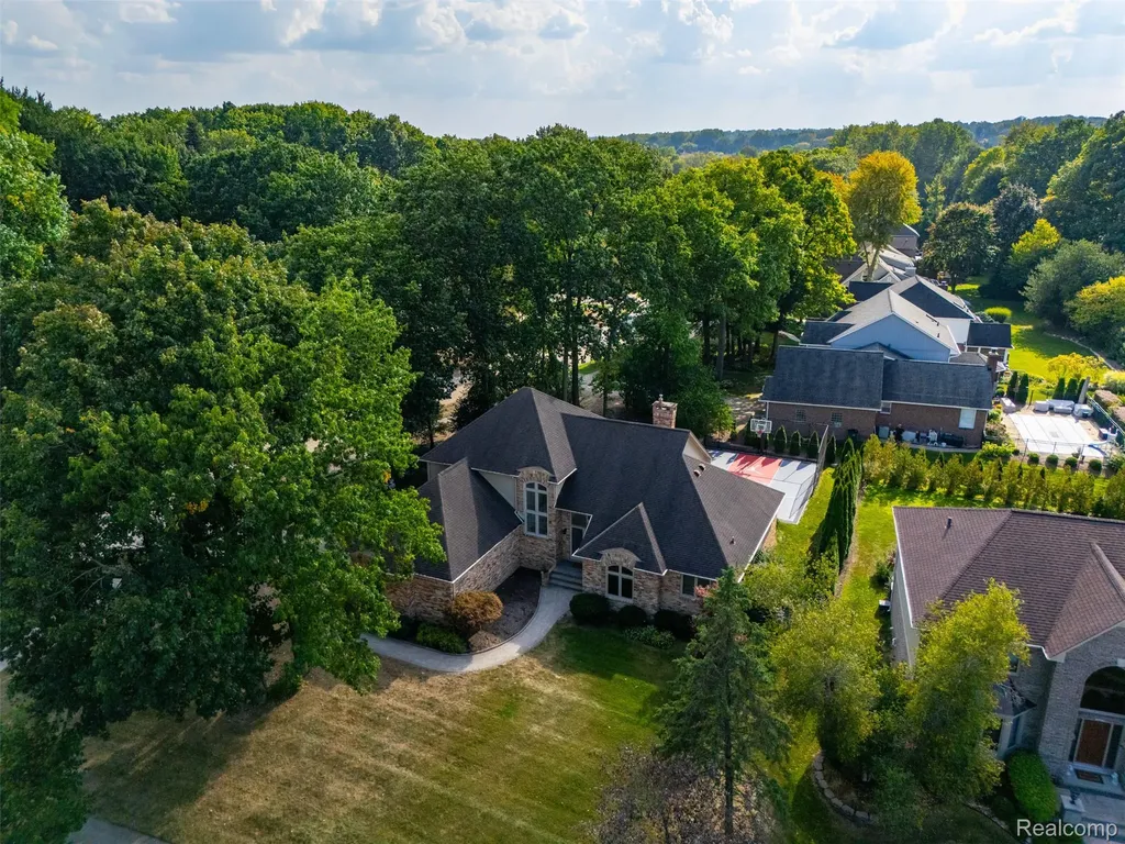 1615 Redbud Drive Troy City MI 48098
