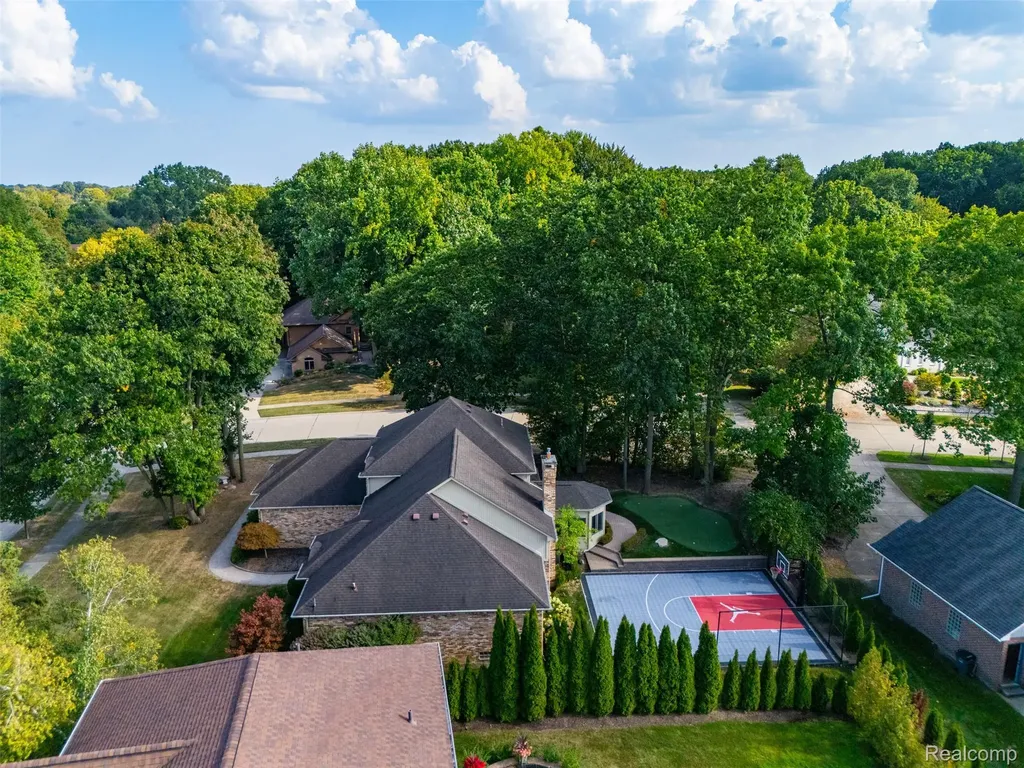 1615 Redbud Drive Troy City MI 48098