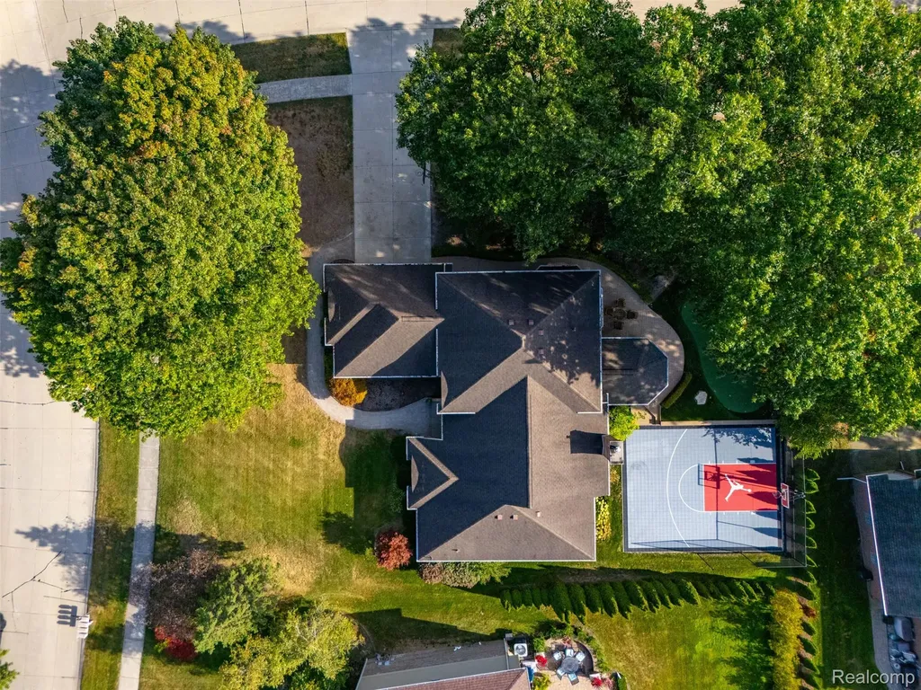 1615 Redbud Drive Troy City MI 48098